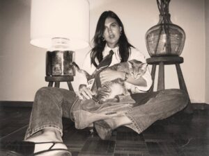 Romina Poza Instagram - A girl and her cat La Lupe <3