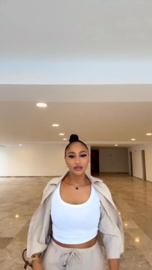 Rosaline Meurer Instagram - Starting my week with a clear mind and calm spirit.
#livingandloving 😉
Wishing you all a blessed and fulfilled week. 💜
#QUEENOFALLQUEENS👑