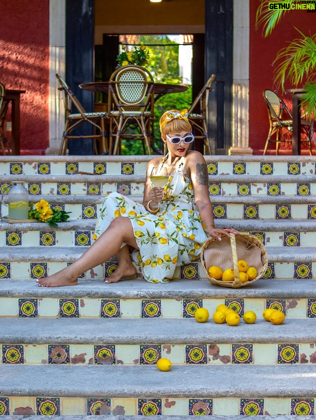 Rosaline Meurer - 1.9K Likes - Lemons today, Lemonade tomorrow 🍋 

#QUEENOFALLQUEENS👑
