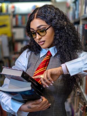 Rosaline Meurer Instagram - To all the pretty girls working hard, long hours, tired nights, early mornings, big dreams, that grind is precious baby. Keep hustling ! 💪 💜
#QUEENOFALLQUEENS👑
