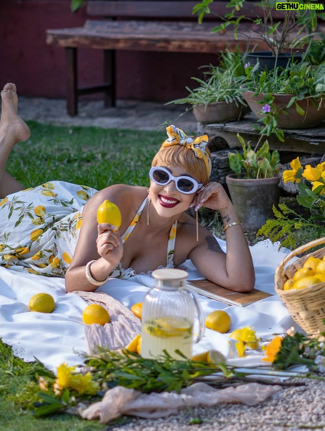 Rosaline Meurer - 1.9K Likes - Lemons today, Lemonade tomorrow 🍋 

#QUEENOFALLQUEENS👑