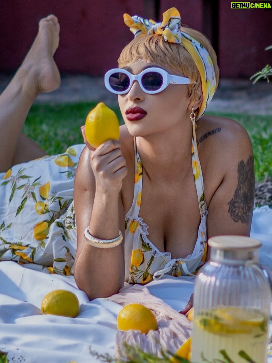 Rosaline Meurer - 1.9K Likes - Lemons today, Lemonade tomorrow 🍋 

#QUEENOFALLQUEENS👑
