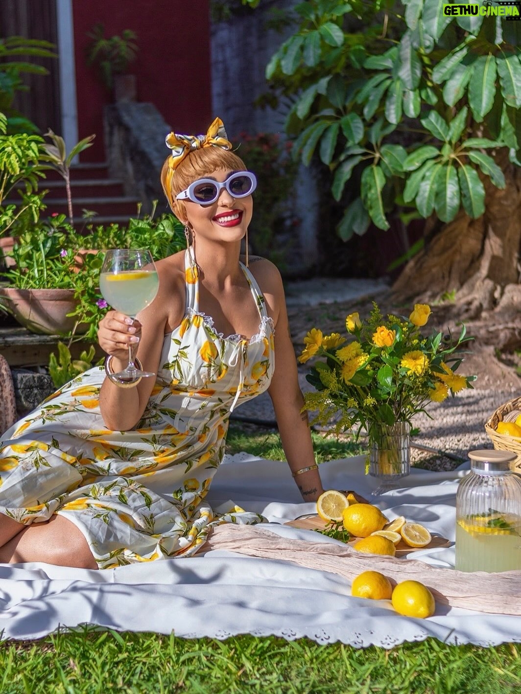 Rosaline Meurer - 1.9K Likes - Lemons today, Lemonade tomorrow 🍋 

#QUEENOFALLQUEENS👑