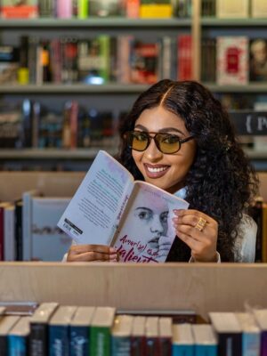 Rosaline Meurer Instagram - To all the pretty girls working hard, long hours, tired nights, early mornings, big dreams, that grind is precious baby. Keep hustling ! 💪 💜
#QUEENOFALLQUEENS👑