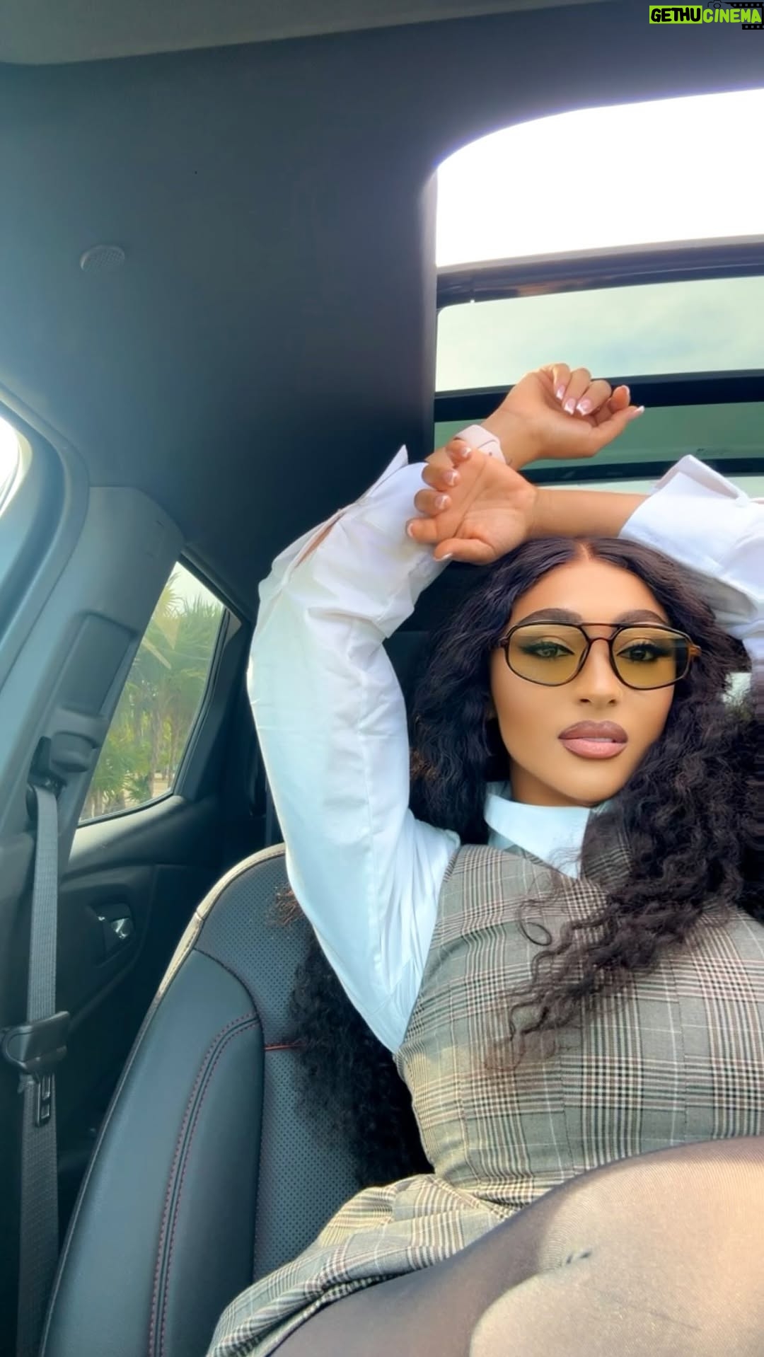 Rosaline Meurer - 1K Likes - You’ll always be my chargie my baby boo 😉 

#QUEENOFALLQUEENS👑
