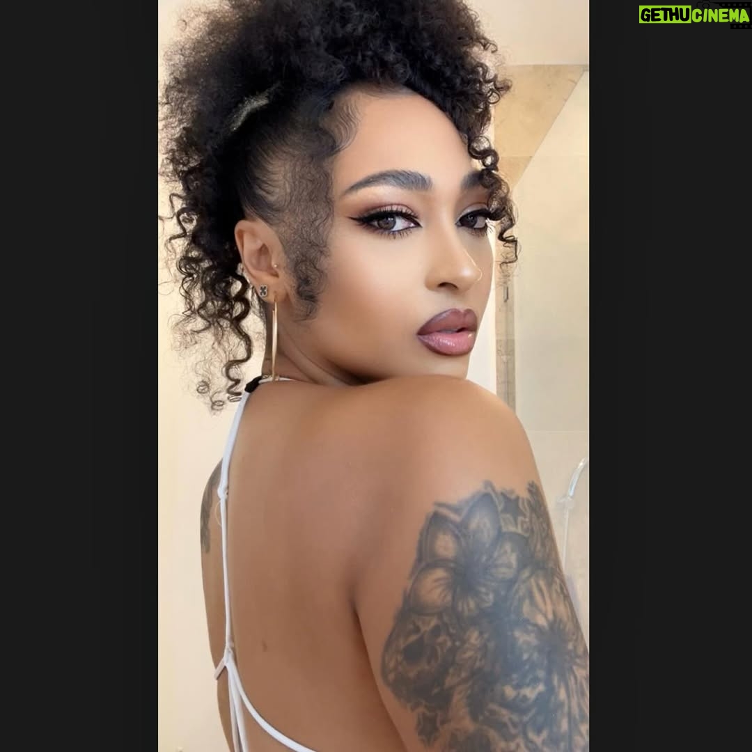 Rosaline Meurer - 2.3K Likes - Just a girl trusting the process and enjoying the journey. 

Stay loyal to your standards 🫶

WHATS YOUR FAVORITE SLIDE? 

#QUEENOFALLQUEENS👑