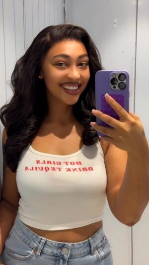 Rosaline Meurer Instagram - Off to my first laser appointment 😍
Hope yall having an amazing day.
Comment below what you think will sweet me 🤭 in return I’ll credit your account.
Feeling a little generous today 😘
#QUEENOFALLQUEENS👑