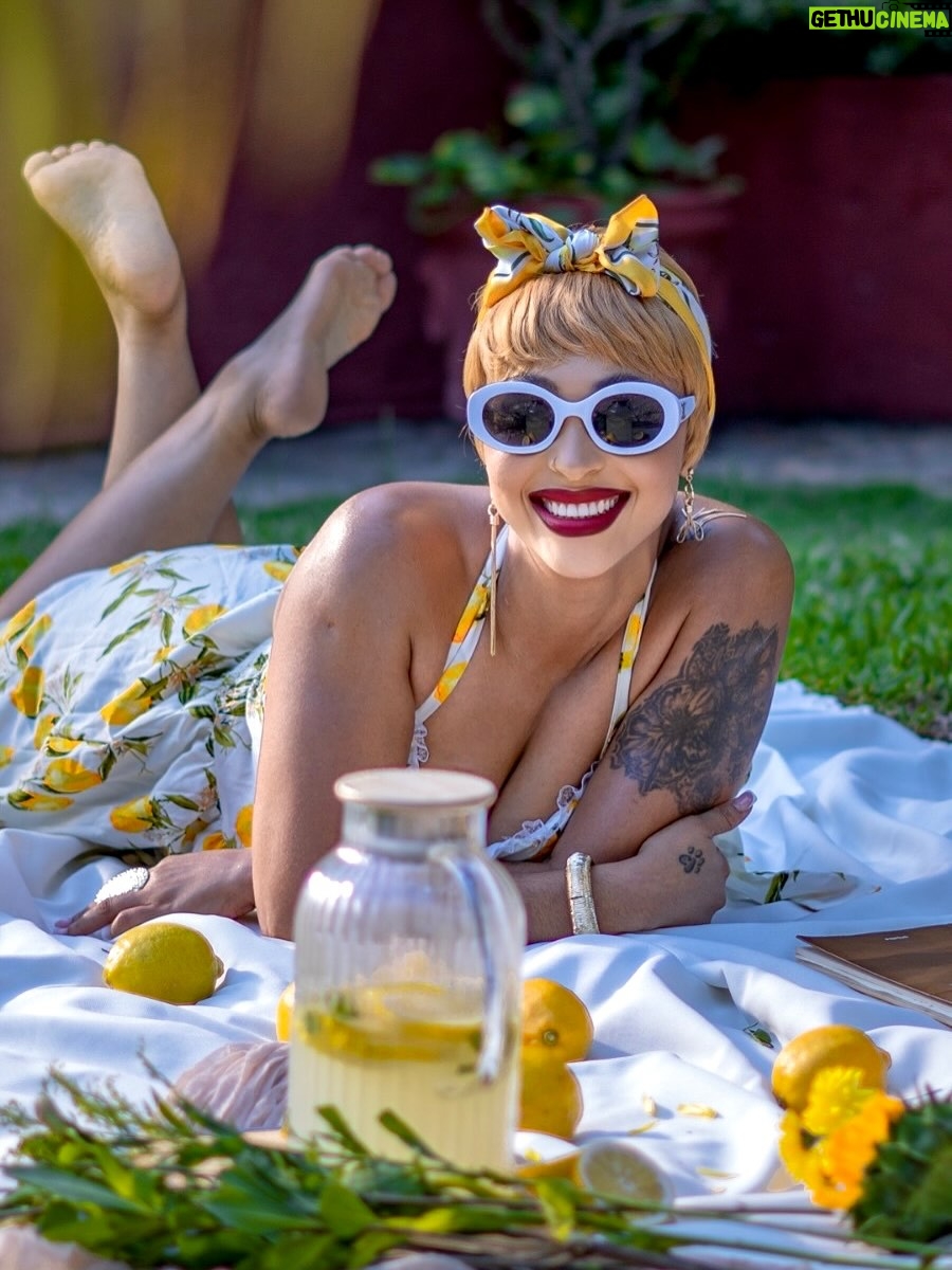 Rosaline Meurer - 1.9K Likes - Lemons today, Lemonade tomorrow 🍋 

#QUEENOFALLQUEENS👑
