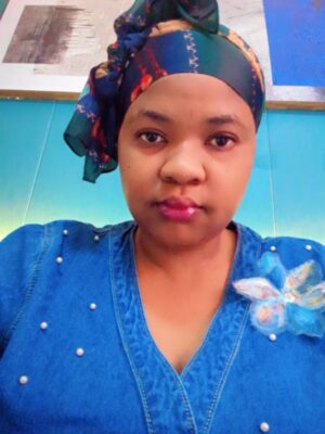 Rose Ndauka Instagram - Sina Chama chochote lakini nipo huru kutoa maoni yangu,Wewe kaka acha kunifatilia wewe kula hela za watu lakini achana na mtu Mimi,mbona ni mtu mdogo tu

Mbaya zaidi siku nikifa utataka kuja mbele kuwa mstari wa mbele....Niache 

Swipe left