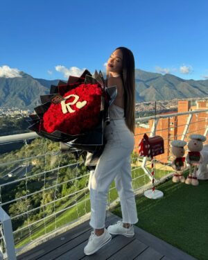 Rosmeri Marval Instagram - HB TO ME 🎉🎉🎉
Agradecida con Dios por un año más de vida, con salud, amor, prosperidad, por mi familia y muchas cosas lindas que están por venir 🙏🏻🥰