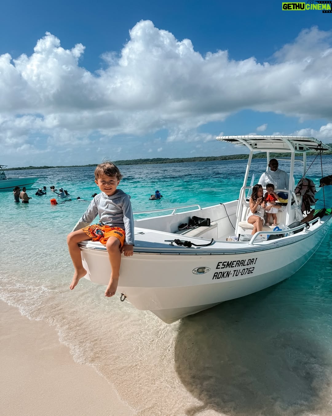 Rosmeri Marval - 201.3K Likes - Asi le damos la bienvenida a Diciembre en uno de nuestros sitios preferidos  @posadalaesmeraldamorrocoy 🌴☀️