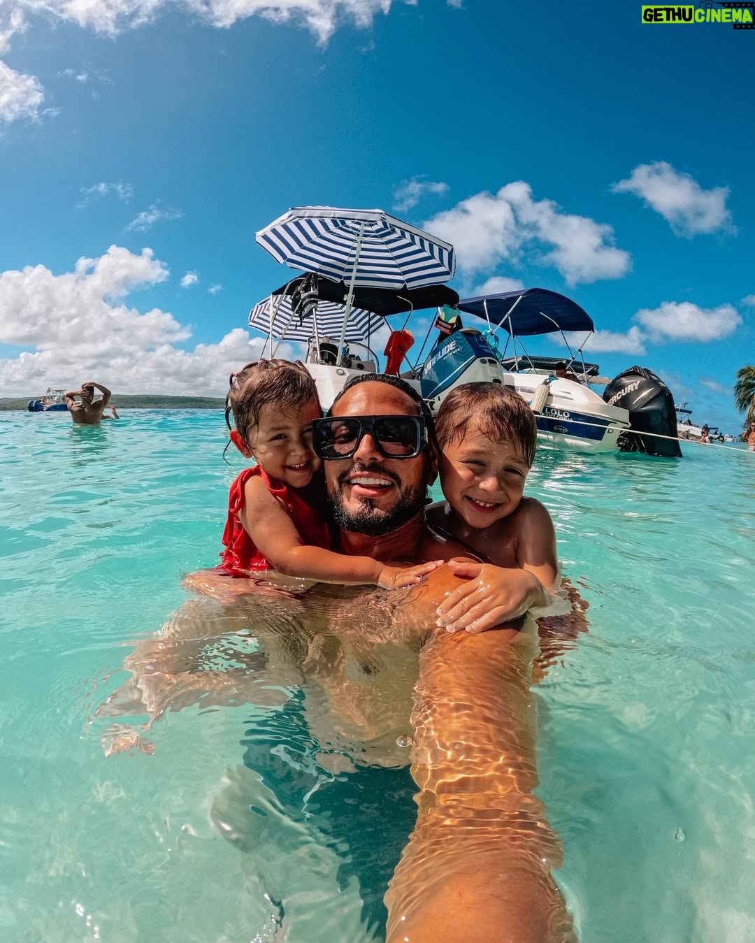 Rosmeri Marval - 201.3K Likes - Asi le damos la bienvenida a Diciembre en uno de nuestros sitios preferidos  @posadalaesmeraldamorrocoy 🌴☀️