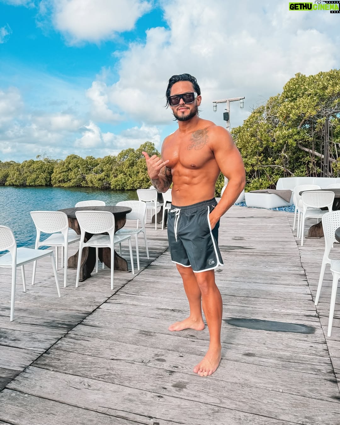 Rosmeri Marval - 201.3K Likes - Asi le damos la bienvenida a Diciembre en uno de nuestros sitios preferidos  @posadalaesmeraldamorrocoy 🌴☀️
