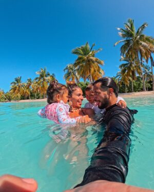 Rosmeri Marval Instagram - Asi le damos la bienvenida a Diciembre en uno de nuestros sitios preferidos @posadalaesmeraldamorrocoy 🌴☀️