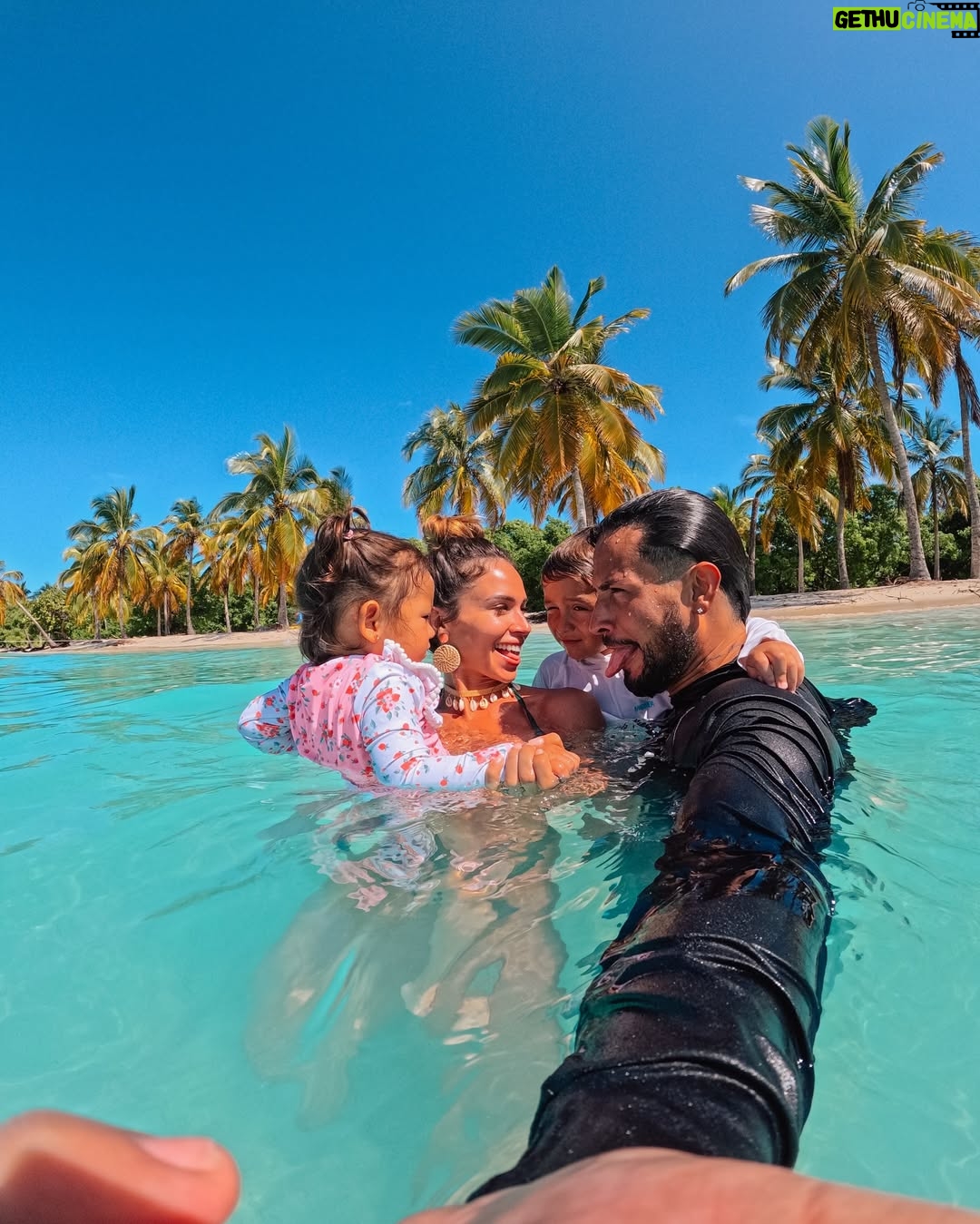 Rosmeri Marval - 201.3K Likes - Asi le damos la bienvenida a Diciembre en uno de nuestros sitios preferidos  @posadalaesmeraldamorrocoy 🌴☀️