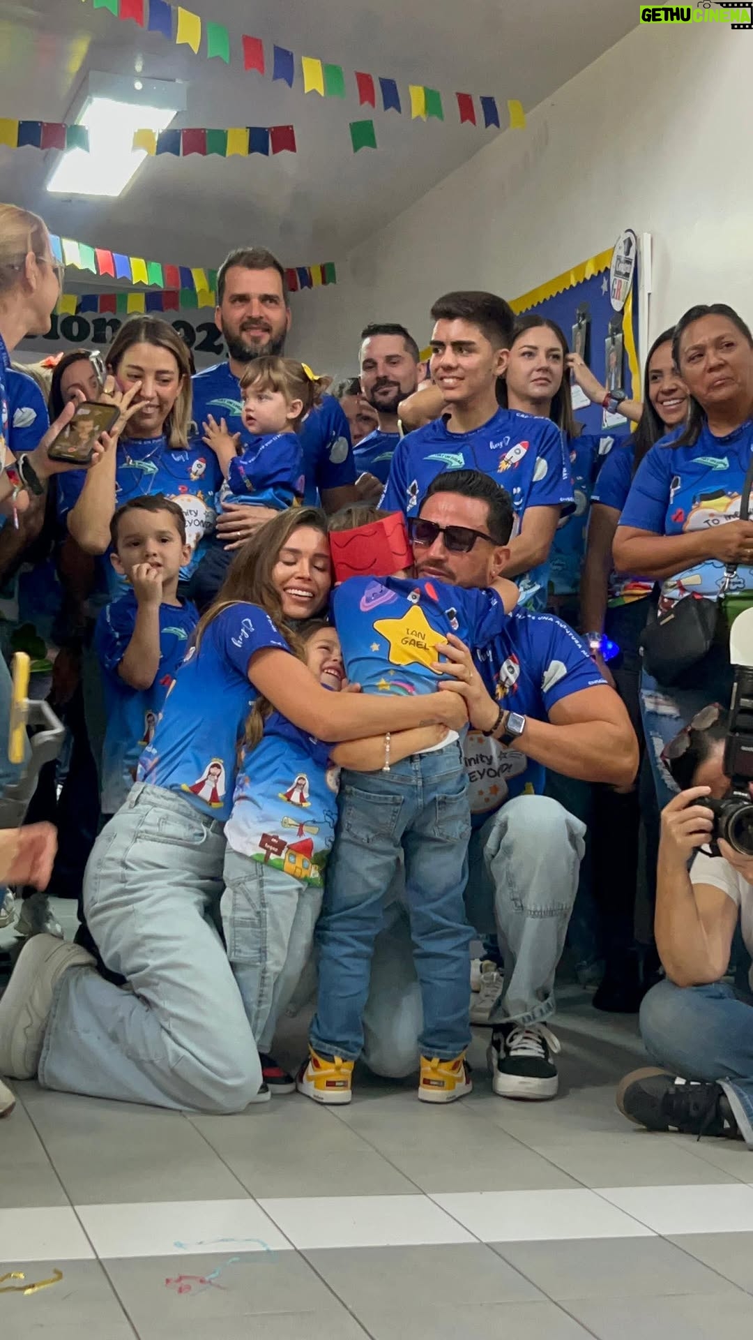 Rosmeri Marval - 150.4K Likes - Ir a la última corrida del pasillo de tu bebé, que ya no tan chiquito y además enterarte que se ganó el Premio a la excelencia del Colegio, sin duda nos dejó con el corazón arrugadito del orgullo y la felicidad . Definitivamente un día de muchos sentimientos y momentos que se quedarán para siempre en nuestros corazones 🥹 y todavía falta la graduación, así que debemos administrar las lágrimas 🥲 Te Amamos pequeño gigante @iangael