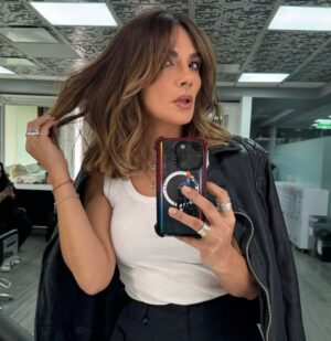 Rossana Nájera Instagram - GRACIAS! Este post es solo para decirte GRACIAS por tanto amor y por tantos mensajes llenos de palabras que apapachan el corazón… ❤️
El miedo que tenía al cambio se convirtió en emoción absoluta de contar una nueva historia, no solo en ficción.
GRACIAS porque sentir tu amor hace que todo sea más bonito ❣️✨🙏🏼