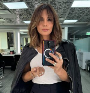 Rossana Nájera Instagram - GRACIAS! Este post es solo para decirte GRACIAS por tanto amor y por tantos mensajes llenos de palabras que apapachan el corazón… ❤️
El miedo que tenía al cambio se convirtió en emoción absoluta de contar una nueva historia, no solo en ficción.
GRACIAS porque sentir tu amor hace que todo sea más bonito ❣️✨🙏🏼
