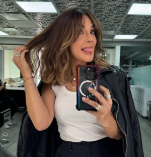 Rossana Nájera Instagram - GRACIAS! Este post es solo para decirte GRACIAS por tanto amor y por tantos mensajes llenos de palabras que apapachan el corazón… ❤️
El miedo que tenía al cambio se convirtió en emoción absoluta de contar una nueva historia, no solo en ficción.
GRACIAS porque sentir tu amor hace que todo sea más bonito ❣️✨🙏🏼