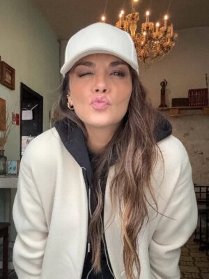 Rossana Nájera Instagram - Un poquito de Junio 2025…
🚙📸🎂🪲🌦️🎤🃏♣️💄🎭🐴❣️
