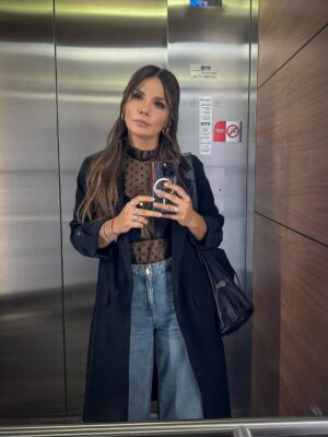 Rossana Nájera Instagram - Un poquito de Junio 2025…
🚙📸🎂🪲🌦️🎤🃏♣️💄🎭🐴❣️