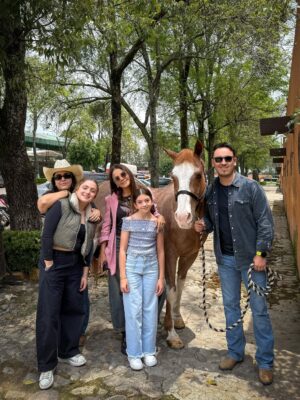 Rossana Nájera Instagram - Un poquito de Junio 2025…
🚙📸🎂🪲🌦️🎤🃏♣️💄🎭🐴❣️