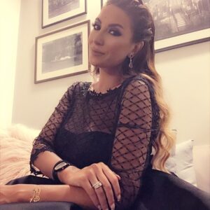 Rouwaida Attieh Instagram - أجمل ما في المرأة هو الحياء بمختلف أسبابه..🤍#يوم_المرأة_العالمي #رويدا_عطية #رويدا_عطيه