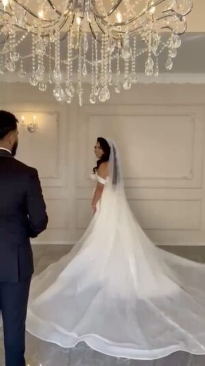 Rouwaida Attieh Instagram - جوجو يا اول فرحه ب بيتنا كبرتي وصرتي عروس🥹🤍الله يهينكي انتي وأمير🫶🏻الله يقدملكن الخير بحياتكم اللي جايه وتكون كلها فرح وسعاده🤍
مبروك يا عمتو💙🧿
بحبك🫶🏻
مبروك لمامتك وابوك وعقبال اخواتك ياعيوني🤍
@majxdah