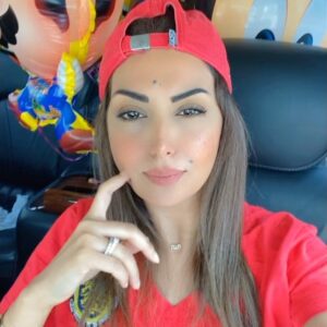 Rouwaida Attieh Instagram - الرشوه لدخول البيت😂