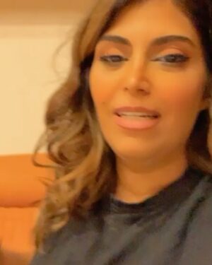 Rouwaida Attieh Instagram - مشان تعرفو يومي كيف بيكون مع زين😂الله يحميه بس يا ماما انا مش انا🤣 الله يحميك ويحفظك🤣💙🧿
الماما اللي متلي ترفع ايدها🙋🏻♀️
@zeezeehma