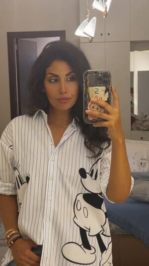 Rouwaida Attieh Instagram - فيديو بيذكرني بايام حلوه وكلها ضحك من القلب،كل مره بشوفو بضحك
والضحكه بتتطلع من القلب مع الناس اللي بتحبا فعلا واللي بتتصرف معا ع طبيعتك،ويسوووووو الغالي الطيب الشهم المهضوووووووم🤣🩷
منيح يا ويسو سعد ما خبطني انا وانت🤣🤣🤣
ونقول وينك يا سمير تشاركنا الضحكات🤣🤣🤣🤣
ان شاء الله الضحكه ما بتفارقنا ولا بتفارق حبايبنا🩷
وشكرا للكل اليوم لكل كلمه ورساله وصلتني كل محبه وحب🥹🩷
ولاهلي اخواتي ورفقاتي الحلوين🩷🩷🩷🩷🩷🩷
@wissammawla @samir.mawla
@saad_ramadan
@shisho12_12attieh @zizi_hhmm