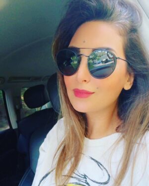 Rouwaida Attieh Instagram - يا هنياله الل يبين شيبه بالراس
أنا شيبي بمهجتي سيوف ورماح...
#رويدا_عطية #رويدا_عطية #انستغرام