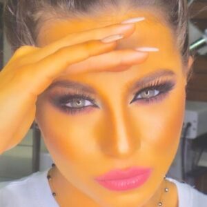 Rouwaida Attieh Instagram - ما عم لاقي كلام اقدر واسي حالي كيف اخواتك كيف حسين وزوبا ومريومه اللي ربتيا كأنك اما،شو فيني قول لوريس شو فيني احكي وجعتيلي قلبي كتير كتيرررررر،رح اشتقتلك يا قلبي كنت وعدتك اجي انا وزين لعندك سامحني لاني ما وفيت بوعدي بس كانت ظروف انا اسفه،انتي هلق صرتي بمكان احلى واطهر وهيك ارتحتي يا قلبي من تعبك ووجعك،الله يصبر اهلك يا احلى الصبايا💔إنا لله وإنا إليه راجعون💔الله يرحمك
@husseinsafwann @zouba_safwan @loris_safwan