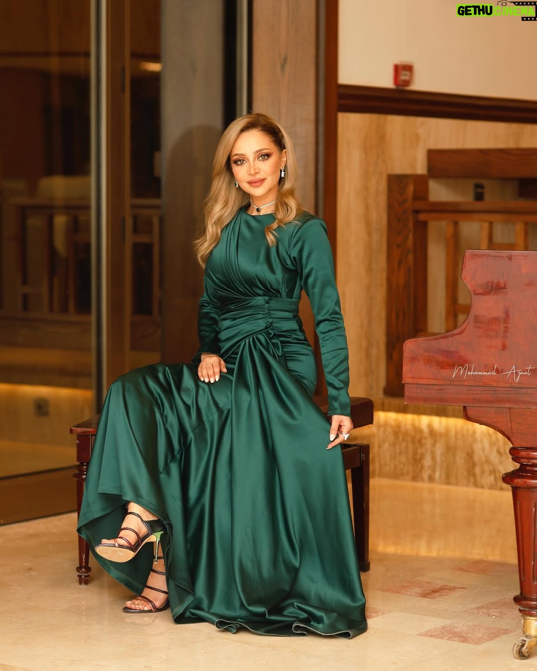 Rozina Lazkani - 51K Likes - ❤️❤️
Special thanks to my friends for their best effort 🙏🏻🙏🏻
Hair: @gibran_khabbaz 
Makeup: @joelleashkar_mua 
Dress: @youssef__alabed 
Photographer: @mohammadazaatph