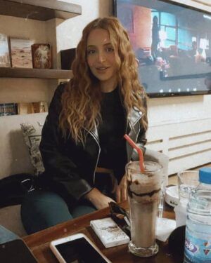Rozina Lazkani Instagram - مساكم خير 🌹❤️
#beauty #beautiful #love #beace #happiness #joy
#syria #damascus #rouzainalazkani