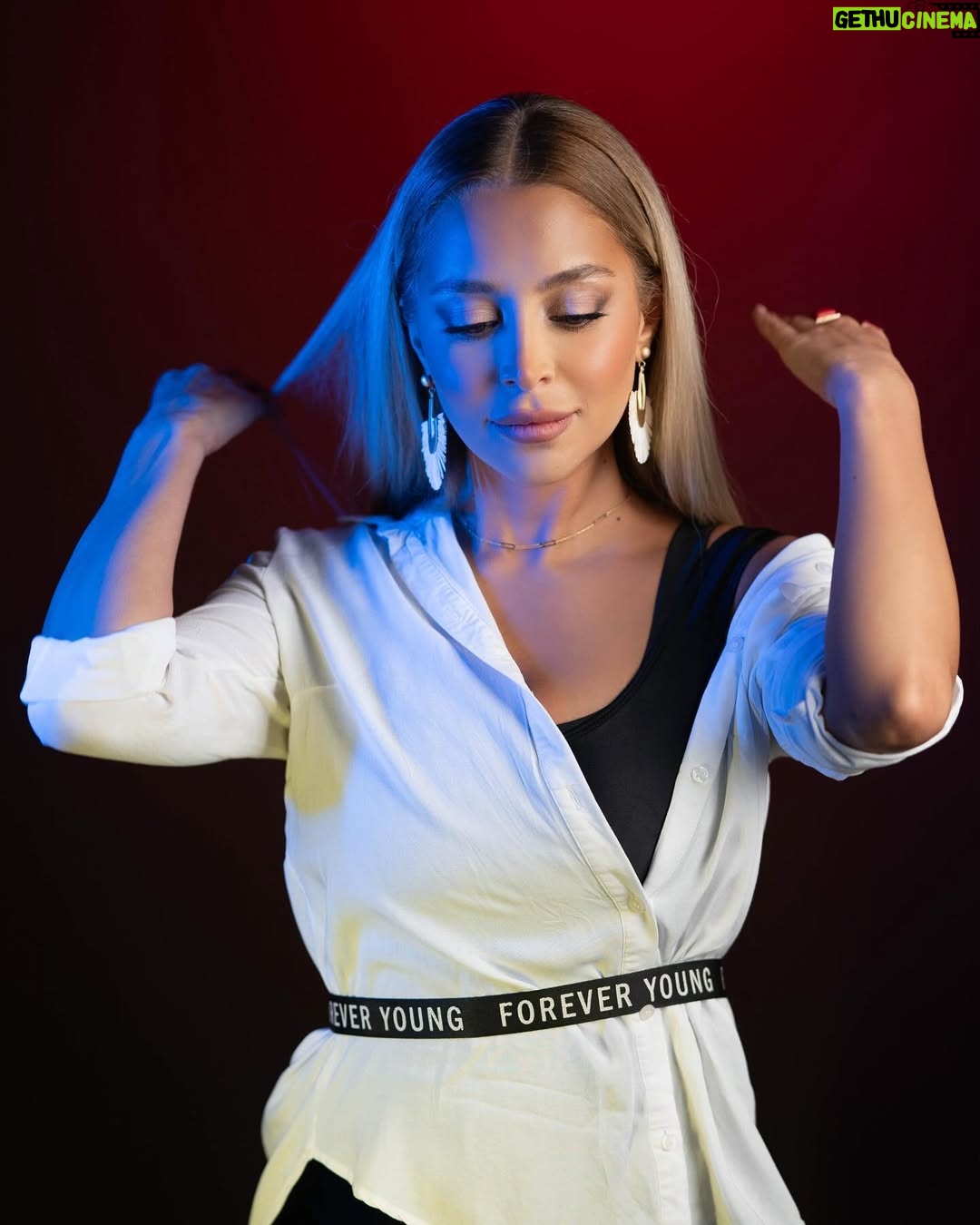 Rozina Lazkani - 25.5K Likes - #colors 💕
Thank you so much my friends 
📸 @nedalalabdallah & @salimch93 
Pr @danawahibeh 
💇‍♀️ @gibran_khabbaz 💄 @joelleashkar_mua ust
@galatea.media 
#withmylove ❤️