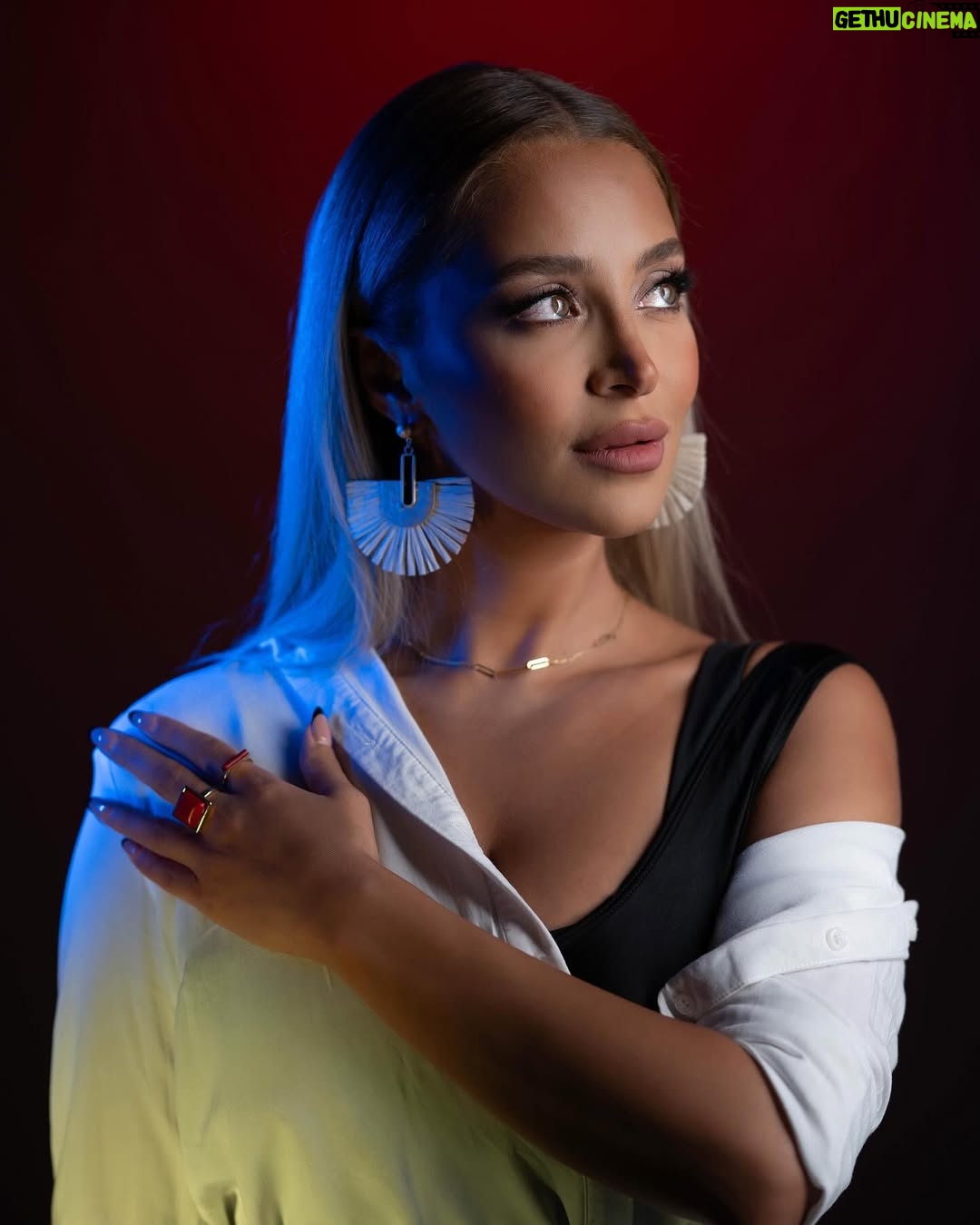 Rozina Lazkani - 25.5K Likes - #colors 💕
Thank you so much my friends 
📸 @nedalalabdallah & @salimch93 
Pr @danawahibeh 
💇‍♀️ @gibran_khabbaz 💄 @joelleashkar_mua ust
@galatea.media 
#withmylove ❤️