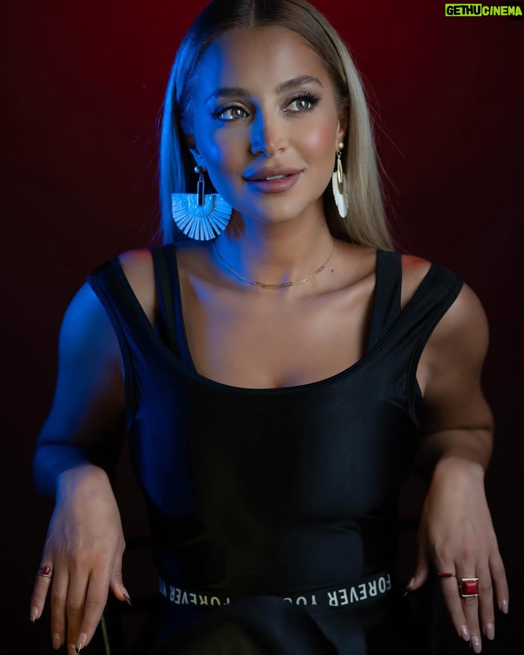 Rozina Lazkani - 25.5K Likes - #colors 💕
Thank you so much my friends 
📸 @nedalalabdallah & @salimch93 
Pr @danawahibeh 
💇‍♀️ @gibran_khabbaz 💄 @joelleashkar_mua ust
@galatea.media 
#withmylove ❤️