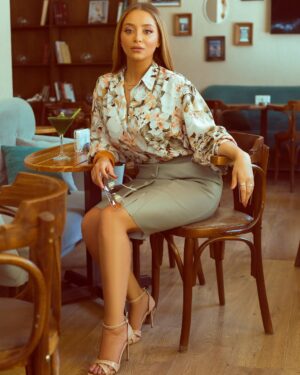 Rozina Lazkani Instagram - #photoshoot #syria #rouzainalazkani #روزينا_لاذقاني #damascus #drama #دراما_سورية #فن #summer #beuty #sayidatynet #magazine #actores
