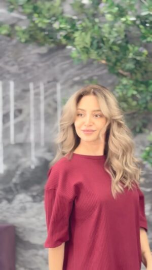 Rozina Lazkani Instagram - شوفولي عيونااا وشعراتاااا 😍😍
@rouzainalazkani_
@gibran_khabbaz
@salaza_gibran_dubai @salazagroup