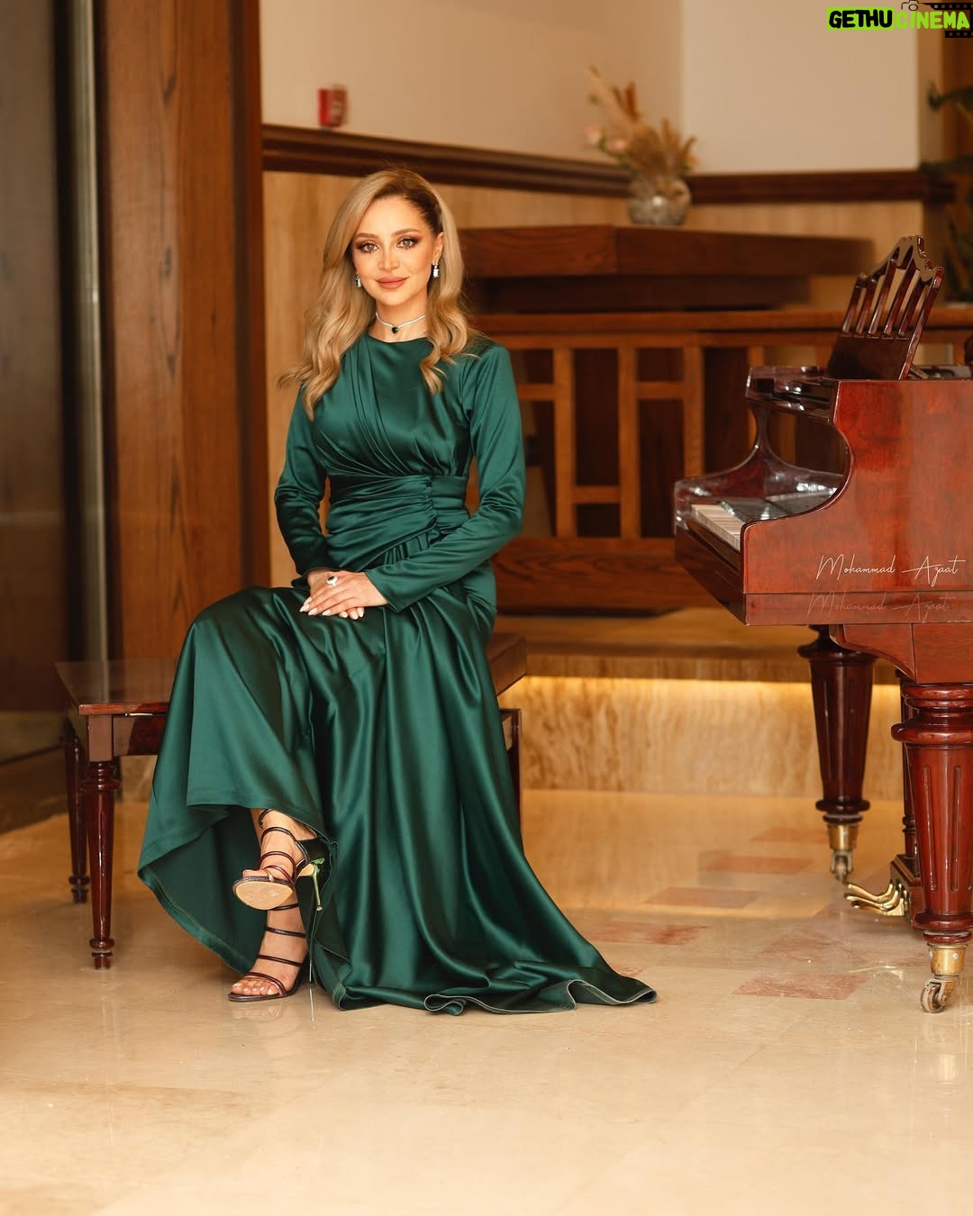 Rozina Lazkani - 51K Likes - ❤️❤️
Special thanks to my friends for their best effort 🙏🏻🙏🏻
Hair: @gibran_khabbaz 
Makeup: @joelleashkar_mua 
Dress: @youssef__alabed 
Photographer: @mohammadazaatph
