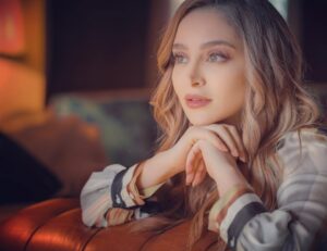 Rozina Lazkani Instagram - احترامكم ومحبتكم وكلامكم الجميل بيكبرني وبيشرفني شكرا على كل التعليقات والمسجات يلي وصلتني 🙏🏻🙏🏻
محبتي واحترامي للجميع والله يسعد مساكم ❤️❤️