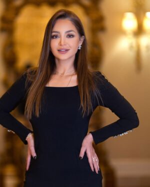Rozina Lazkani Instagram - عيد مبارك عالجميع🤍🤍
Dress @nivinbashitiofficial
Hair @donna.di.picca.ghasan
📸 @tarekjan_photographer1
Make up by me🙂
#rouzainalazkani #rouzaina_lazkani_fans #روزينا_لاذقاني #مربى_العز #سلمى #رمضان_كريم #عيد_الفطر #style #fashion #live #