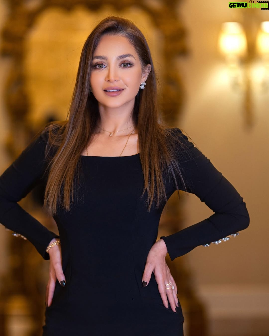 Rozina Lazkani - 77.9K Likes - عيد مبارك عالجميع🤍🤍
Dress @nivinbashitiofficial 
Hair @donna.di.picca.ghasan 
📸 @tarekjan_photographer1 
Make up by me🙂
#rouzainalazkani #rouzaina_lazkani_fans #روزينا_لاذقاني #مربى_العز #سلمى #رمضان_كريم #عيد_الفطر #style #fashion #live #