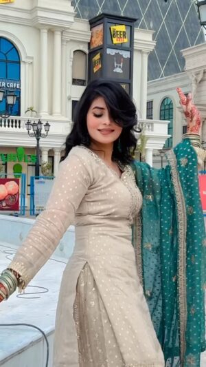 Ruba Khan Instagram - Naya sharara 🙈 #rubakhan #trending #trendingsongs #instagood #haryanvi #eid