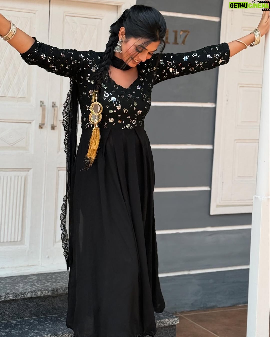 Ruba Khan - 8.5K Likes - 🖤
