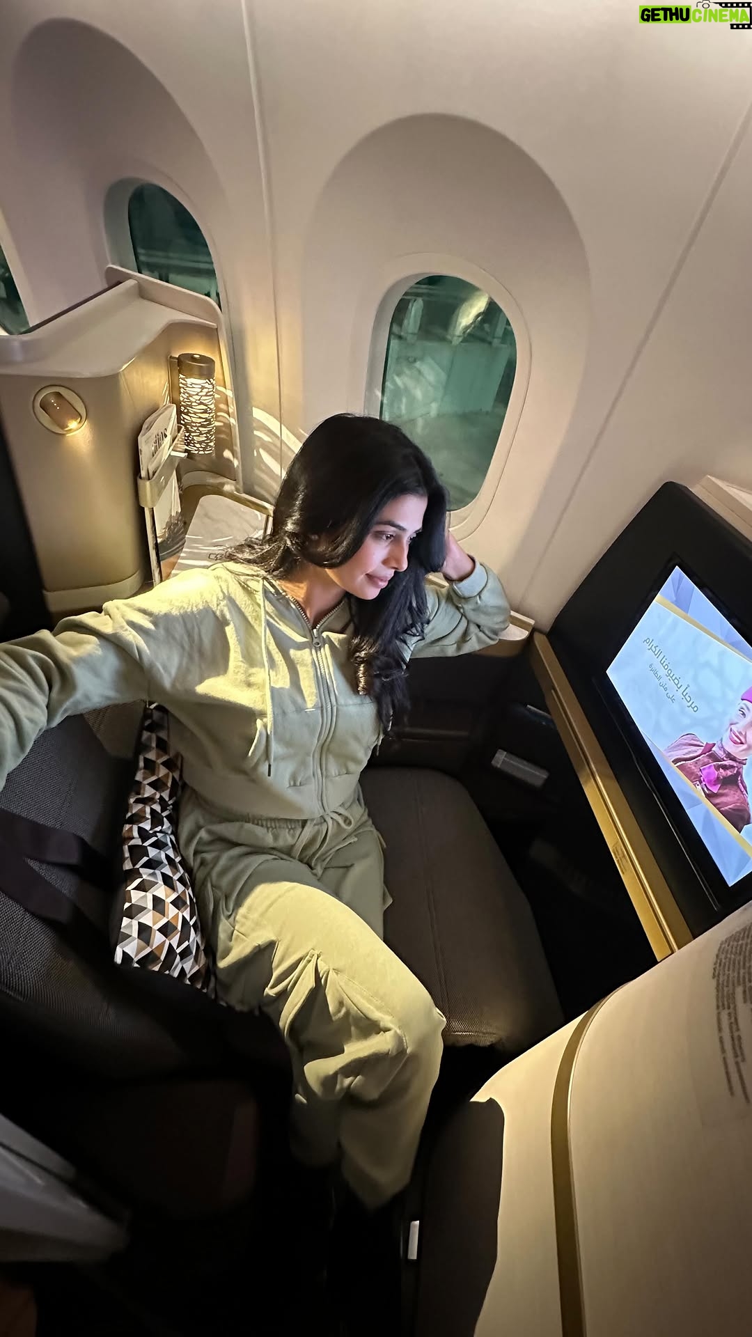 Ruba Khan - 204.3K Likes - Love u all ❤️ for ur love and support #rubakhan #trending #trendingsongs #instagood #shoot #dubai🇦🇪 #businessclass