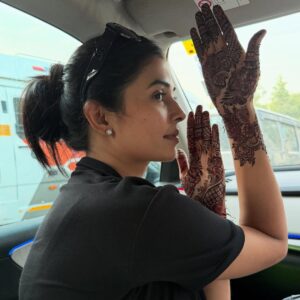 Ruba Khan Instagram - Eid Mubarak all 🤝😍 eid is a celebration of love joy and new beggings . May this day bring you endless blessings. Peace, and beautiful moments with family 🤝❤️