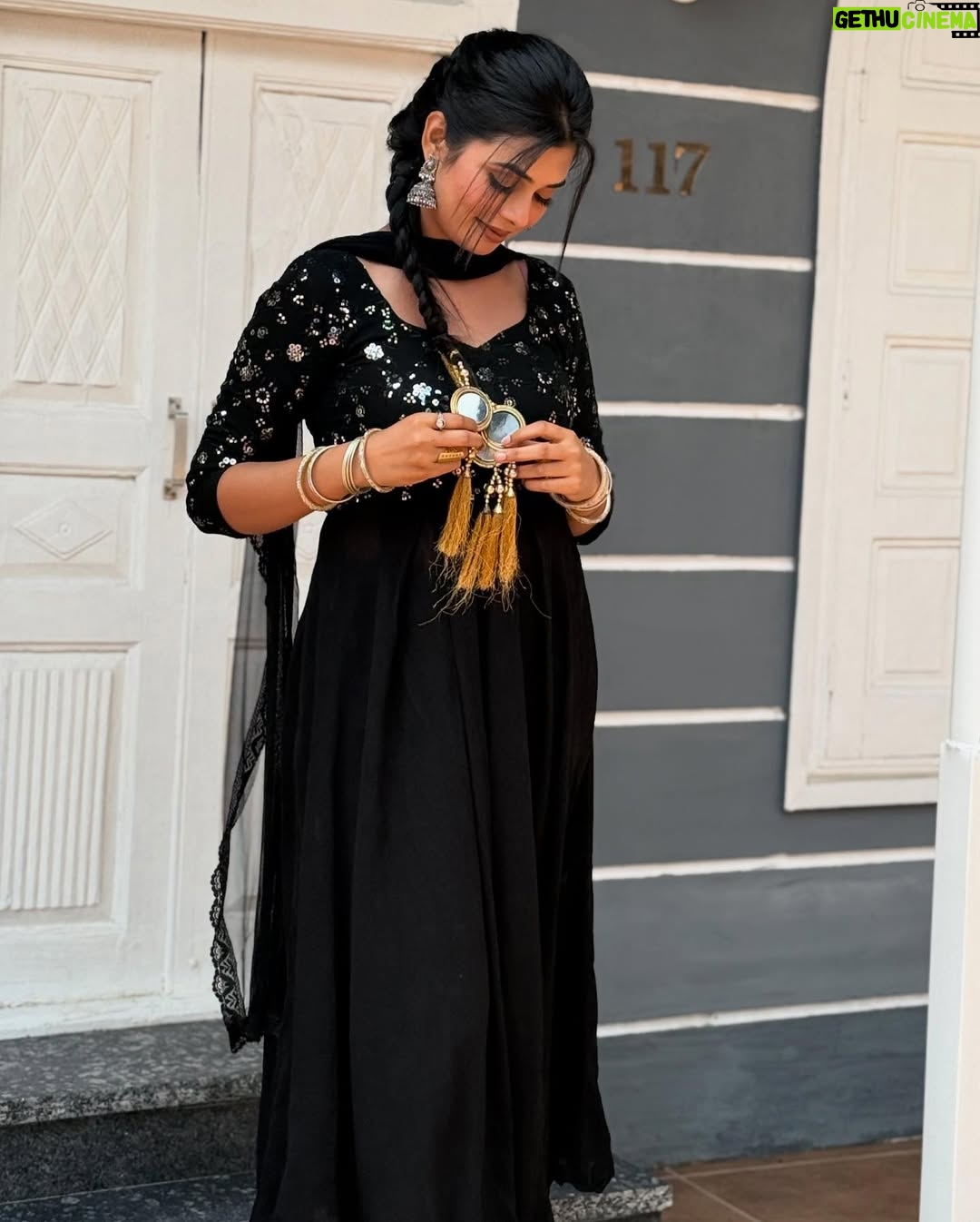 Ruba Khan - 8.5K Likes - 🖤