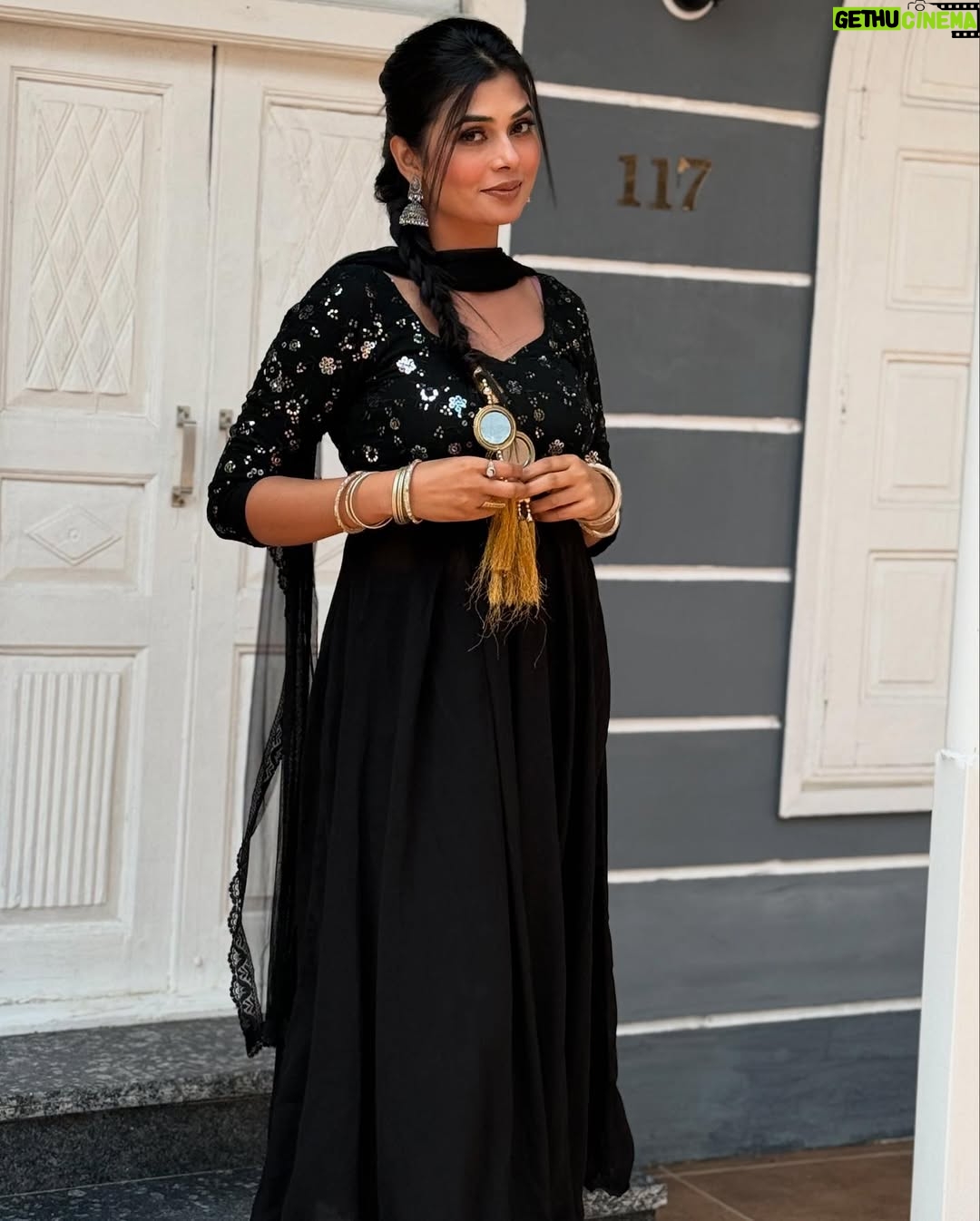 Ruba Khan - 8.5K Likes - 🖤